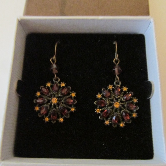 Heartfelt Collection Pierced Earrings - Picture 2 of 2